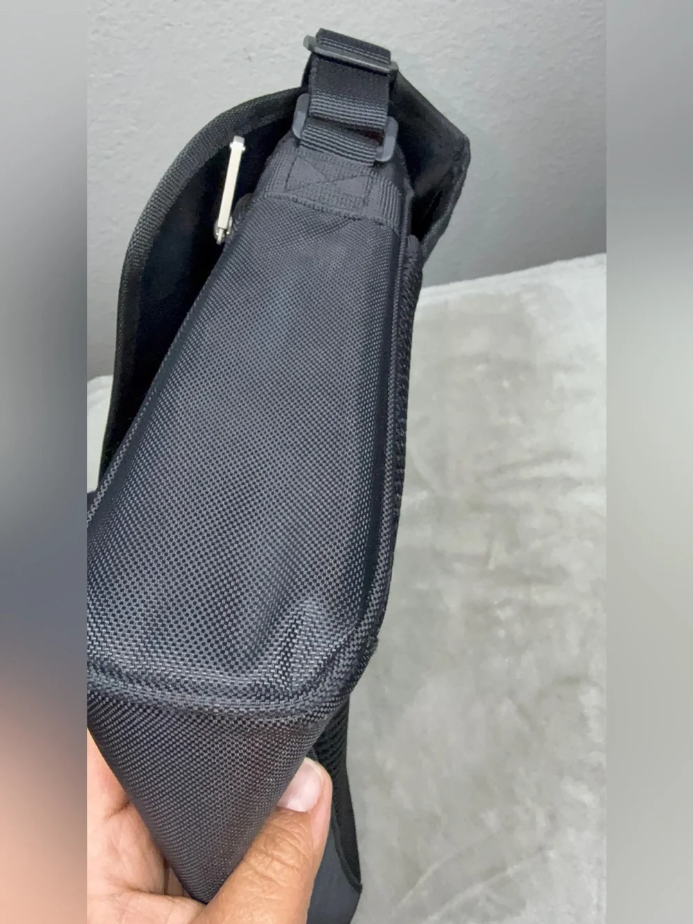 Travelon compact messenger